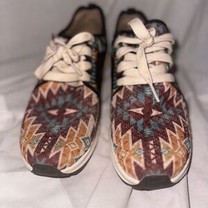 Size 7.5 Ariat shoes